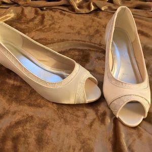 NWOT Ivory Color Wedding Shoes Size 38 (Size 8)